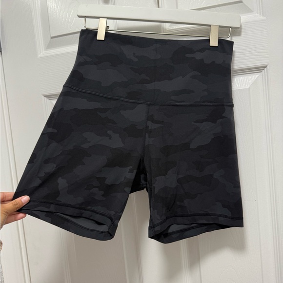 Lululemon shorts - Picture 1 of 3